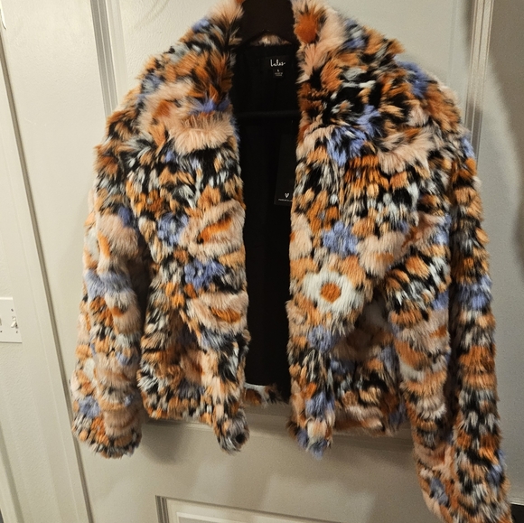 Lulu's Fur Jacket - Picture 4 of 5